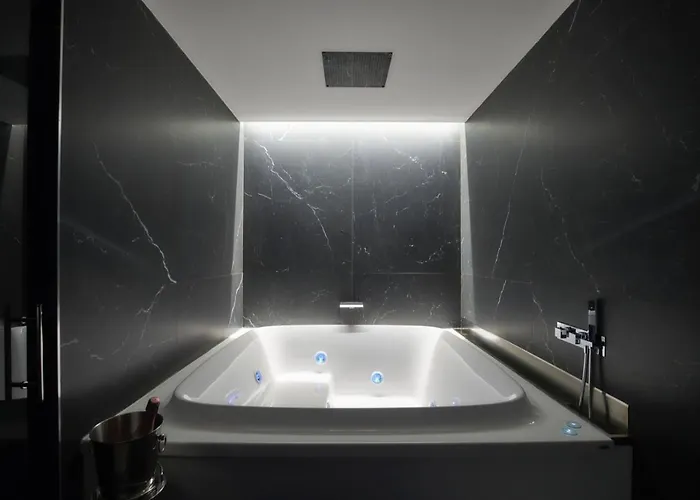 Five Stars Luxury With Jacuzzi Appartement *